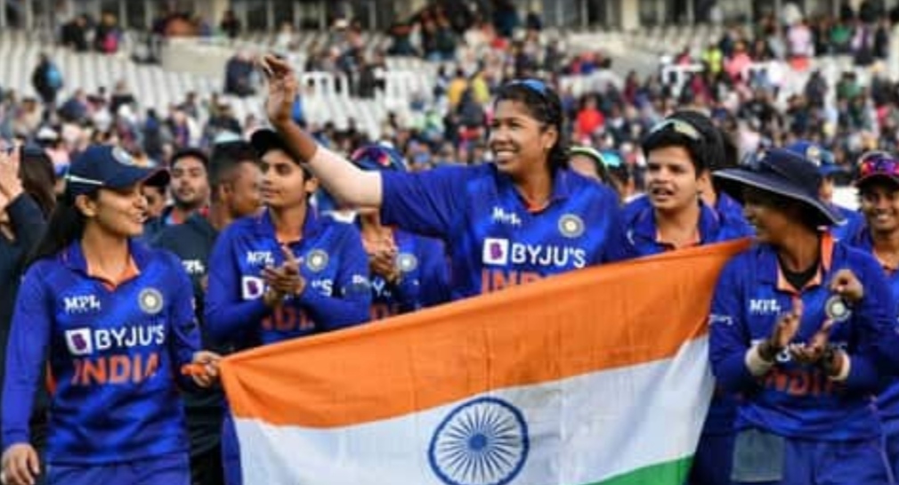 भारतीय महिला टीम की दिग्गज गेंदबाज झूलन गोस्वामी ने इंटरनेशनल क्रिकेट से लिया संन्यास