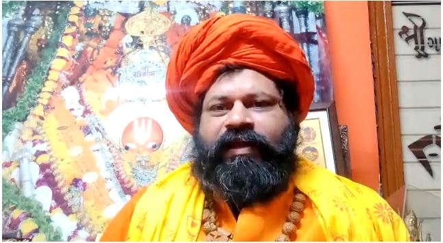 Adipurush Controversy: हनुमान गढ़ी मंदिर के पुजारी राजू दास ने की ‘आदिपुरुष’ पर प्रतिबंध की मांग