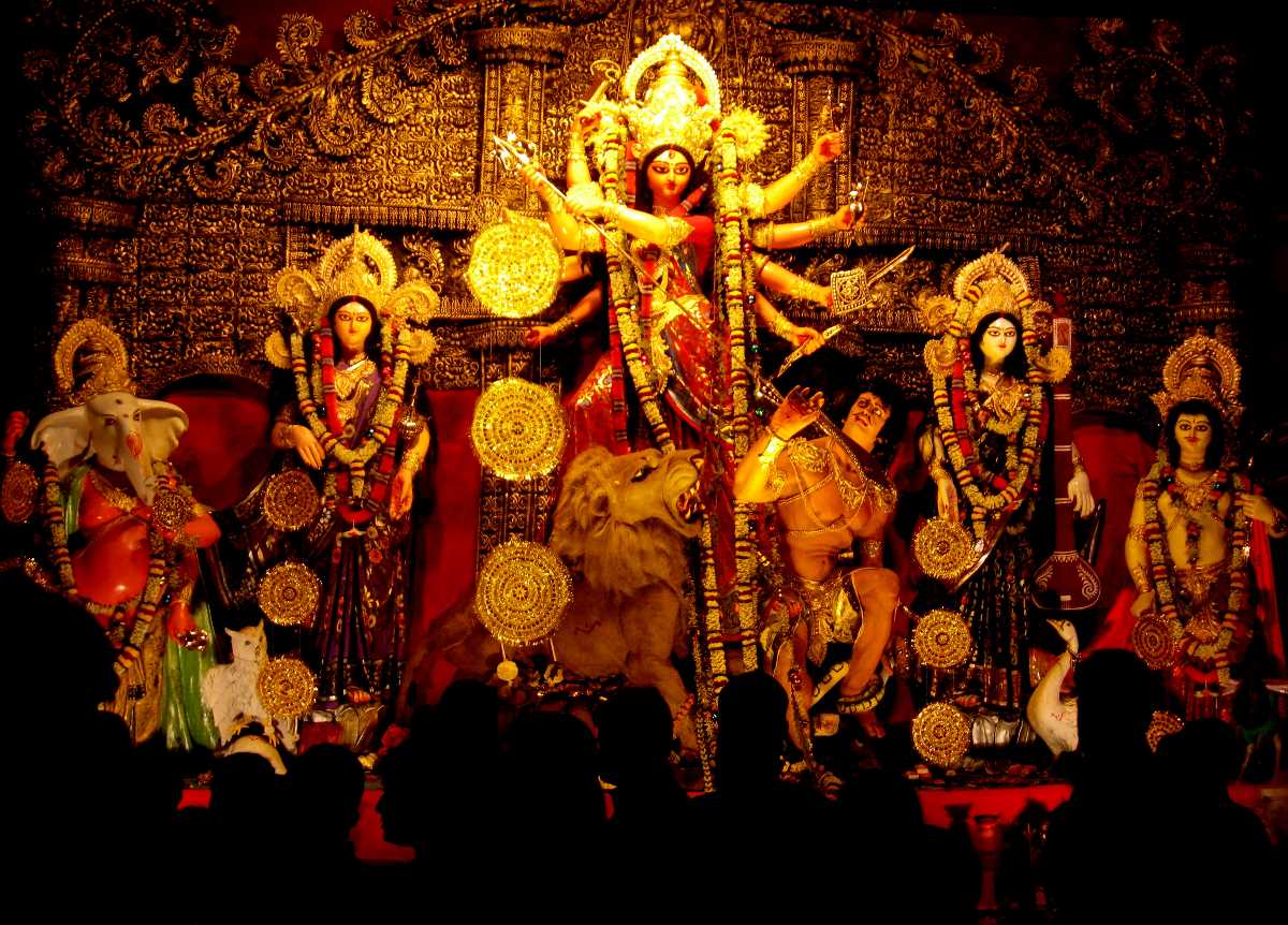 Festival of Navratri: नवरात्रि में रात को ही क्यों की जाती है मां दुर्गा की पूजा, जाने पौराणिक रहस्य