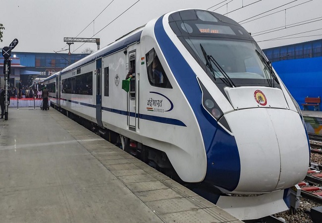 Vande Bharat : वंदे भारत ट्रेनों से कितना राजस्व आया रेल मंत्रालय को नहीं मालूम, RTI में मिला ये जवाब