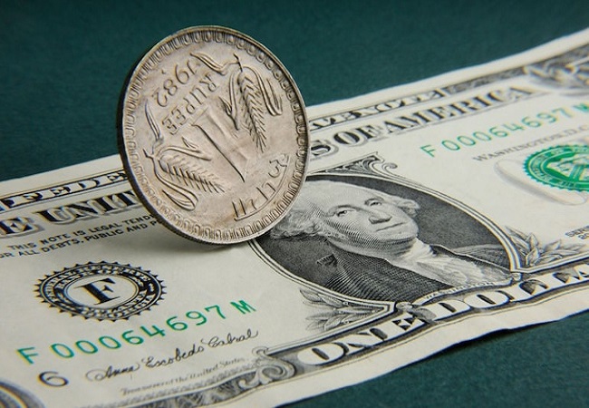 Big Relief-अमेरिकी डॉलर के मुकाबले रुपया 37 पैसे बढ़कर 81.30 पर पहुंचा