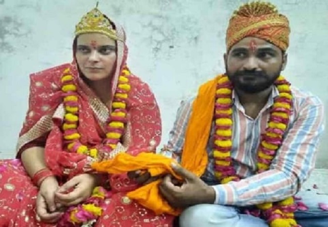 Unique Wedding : रुबीना खान पुष्पा बनकर हिंदू रीति-रिवाज से प्रेम कुमार के साथ की शादी