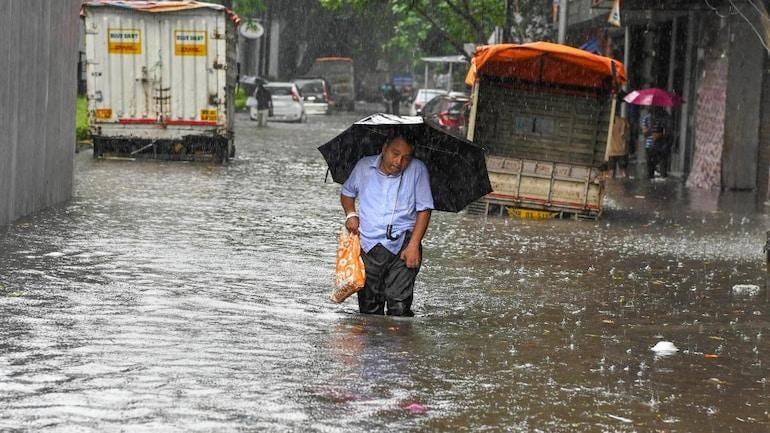 UP Heavy Rains Alert : यूपी के 35 जिलों में 12 अगस्त तक होगी झमाझम, एक दर्जन से अधिक जिलों में आज भारी बारिश-बिजली का अलर्ट
