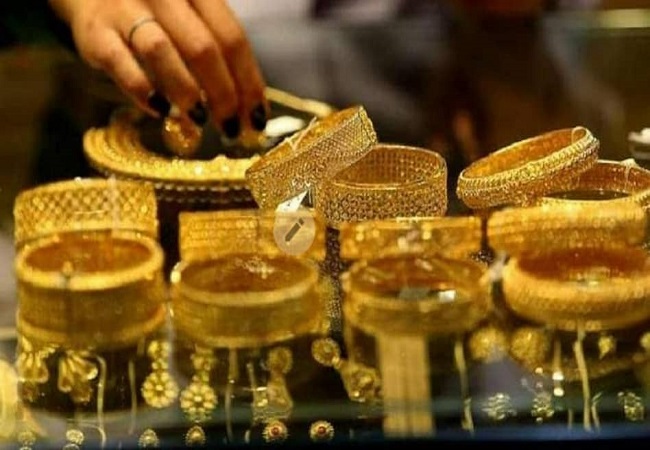 Gold-Silver Price : अर्श से फर्श पर गिरा सोने का भाव, चांदी भी 1000 रुपये टूटी