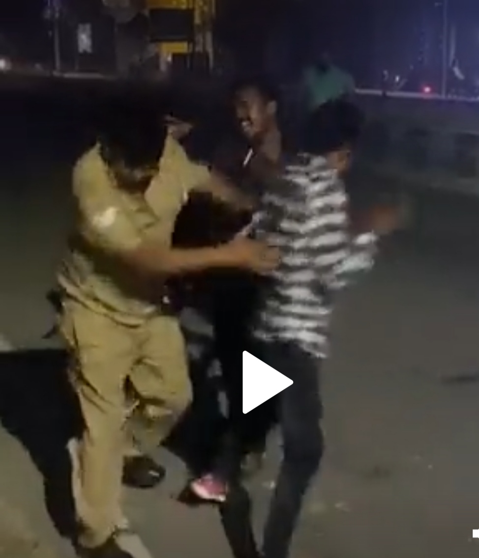 Lucknow News: कानून व्यवस्था को चुनौती, सरेराह पुलिसकर्मी को दबंगों ने दौड़ा-दौड़कर पीटा