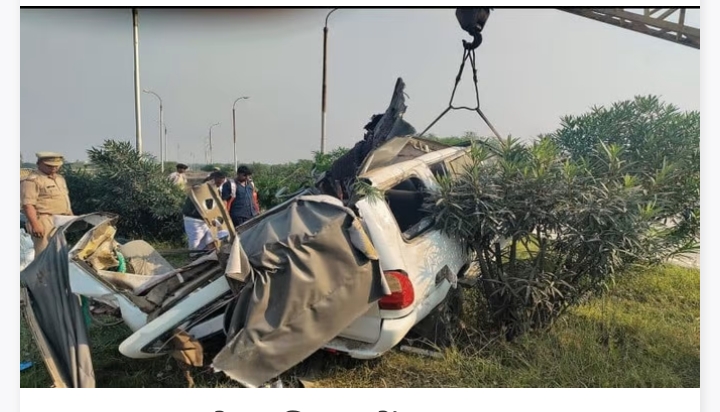 Horrific accident in Prayagraj : टवेरा पोल से टकराई, पांच श्रद्धालुओं की मौत, सभी दर्शन करने जा रहे थे विंध्याचल