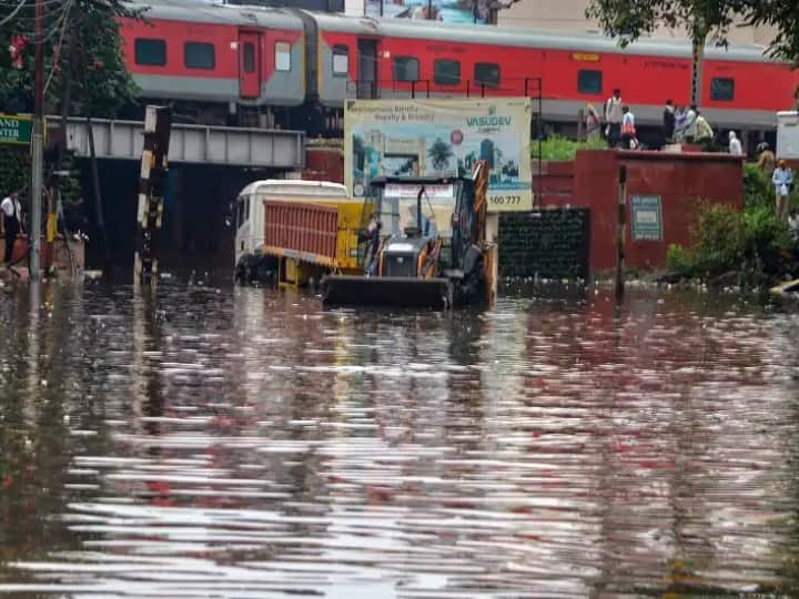 UP Rain Alert : यूपी में भारी बारिश से 34 की मौत, लखनऊ समेत प्रदेश के 52 जिलों में येलो अलर्ट जारी