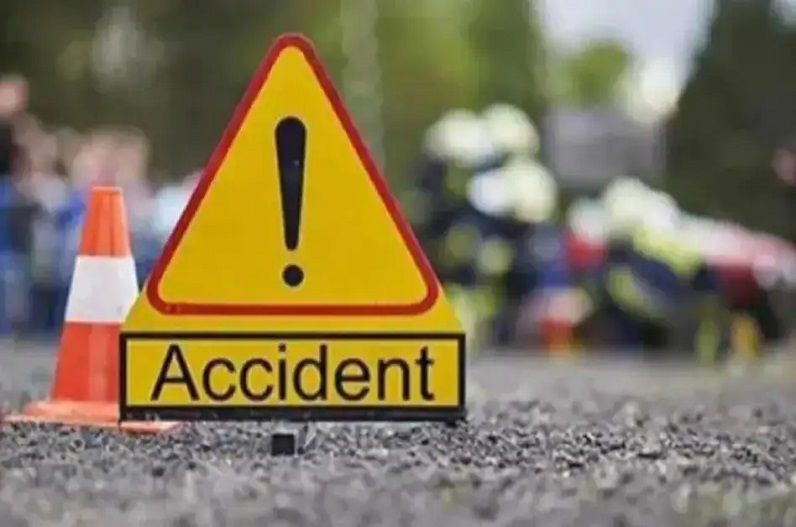 Purvanchal Expressway Accident :पूर्वांचल एक्सप्रेस वे पर बड़ा हादसा, 4 लोगों की मौत