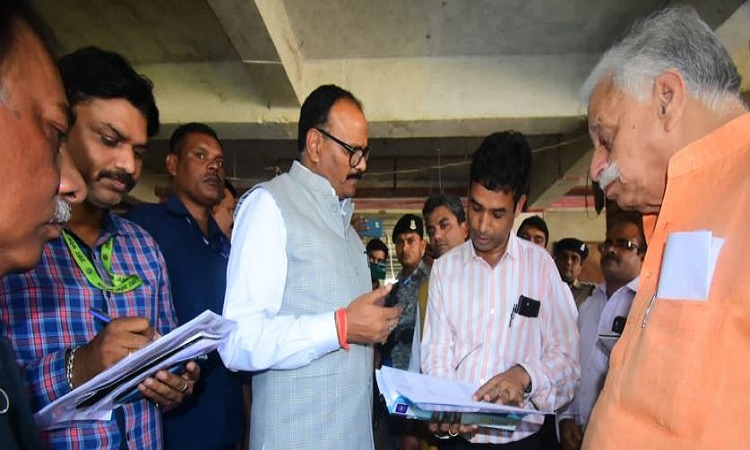 Lucknow News: चंदननगर में बन रहे निर्माणधीन अस्पताल का डिप्टी सीएम ने किया निरीक्षण