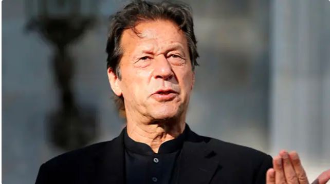 Imran Khan : इमरान खान के खिलाफ पाकिस्तान की अदालत ने जारी किया गैर ज़मानती वॉरंट