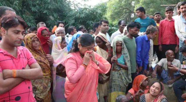 Kanpur Accident: किसी के घर तो किसी के आंगन में रखी हुई है लाश, हर तरफ सिर्फ चीख-पुकार