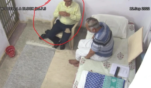सत्येंद्र जैन का एक और VIDEO वायरल; तिहाड़ में ‘अधिकारी’ के साथ दिखे, BJP बोली- सत्येंद्र का दरबार