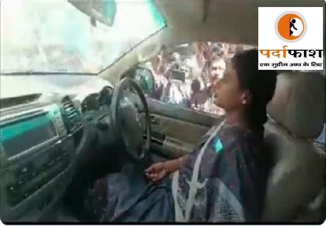 Hyderabad News : आंध्र प्रदेश के CM जगनमोहन रेड्डी की बहन को कार समेत उठा ले गई हैदराबाद पुलिस