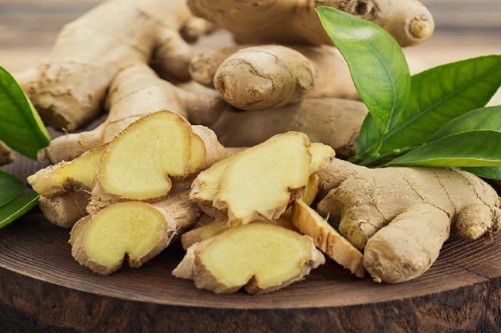 How to Use Ginger in Winter Season: सर्दियों में अदरक को अपनी डाइट में इस तरह से करें शामिल