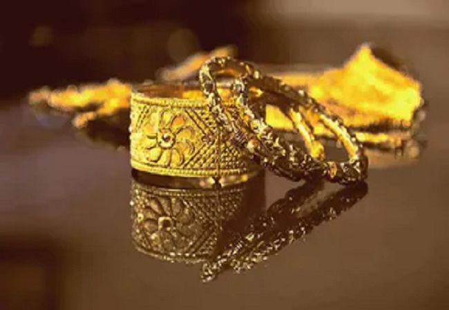 Gold Price Today : सोना में दिखी नरमी, चांदी चमकी, जानें आज कहां पहुंचे भाव ?