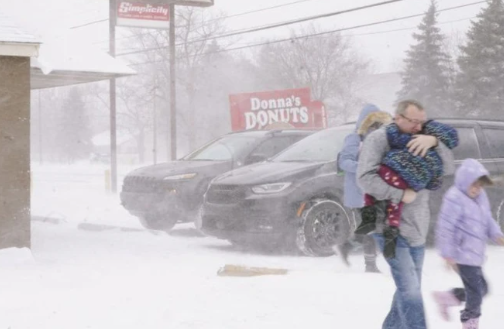 US Winter Storm: अमेरिका में बर्फीले तूफान से 60 से अधिक लोगों की मौत