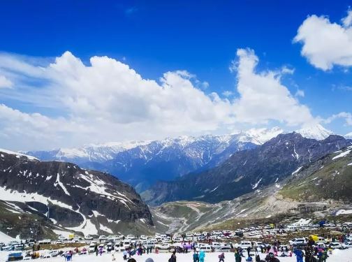 Winter Honeymoon Destinations : ये हैं बेस्ट हनीमून डेस्टिनेशन, बर्फबारी के बीच ठंडी हवाओं के साथ गुजारे कुछ दिन