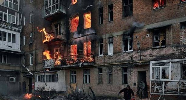 Russia Ukraine War : रूस की बमबारी से यूक्रेन के तीन शहरों में अंधेरा, बुनियादी ढांचों को पहुंचा नुकसान