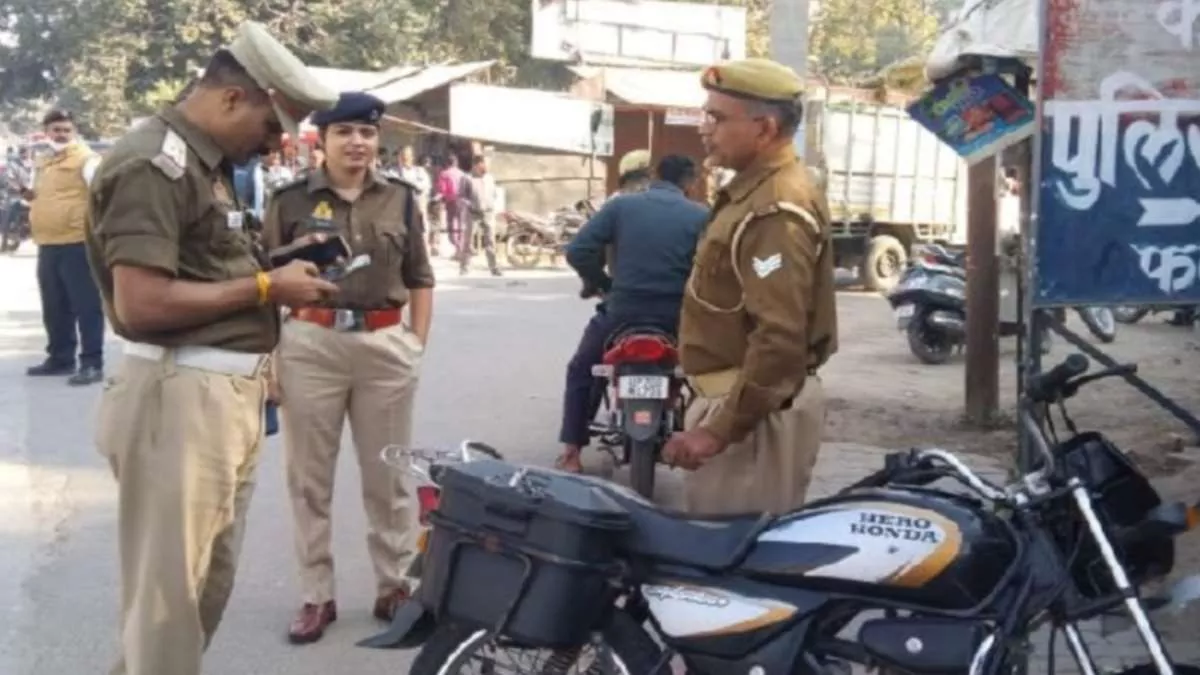 पुलिस अधीक्षक का बड़ा एक्शन, हेलमेट न पहनने पर इंस्पेक्टर समेत 33 पुलिस कर्मियों का काटा चालान