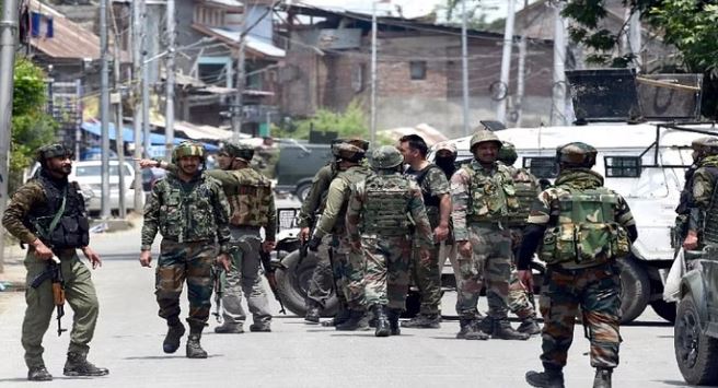 Jammu Kashmir Encounter: पुलवामा में सुरक्षाबलों को बड़ी मिली कामयाबी, लश्कर कमांडर समेत दो आतंकी ढेर