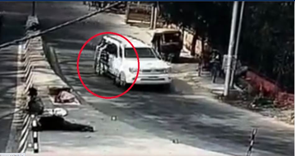 Lucknow Video : लखनऊ में फॉर्च्यूनर की खिड़की से ई-रिक्शा चालक को लटका कर घसीटा, जब तक नहीं हुई मौत दौड़ाता रहा कार