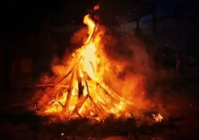 Holika Dahan 2023 : होलिका दहन की कर लें तैयारी, जानें होलिका दहन का सही मुहूर्त