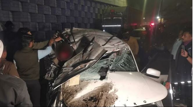 Lucknow News: लखनऊ में दर्दनाक हादसा, पॉलीटेक्निक फ्लाईओवर से गिरी एसयूवी, तीन की मौत और एक घायल