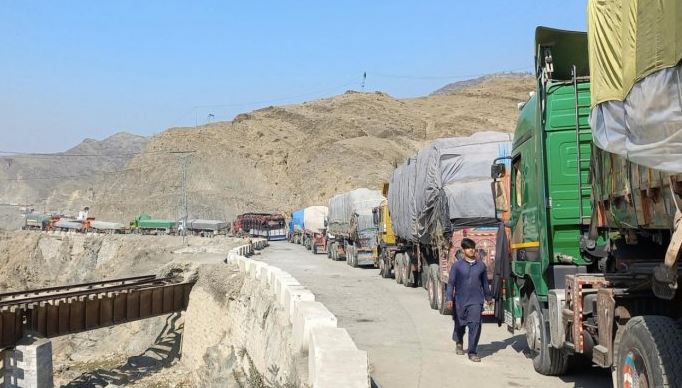 Pakistan Taliban Border : तालिबान ने बॉर्डर पर रोक दी अनाज की हजारों ट्रक,दोनों देशों के बीच तनाव बढ़ा