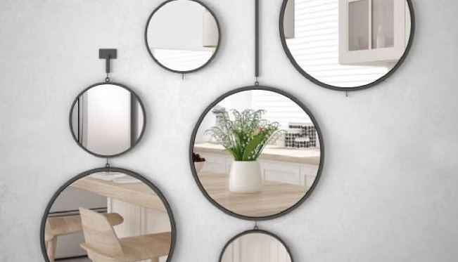 Vastu Tips For Mirror : डाइनिंग रूम में अपनाएं शीशे से जुड़े वास्तु टिप्स, आर्थिक स्थिति में सुधार दिखेगा