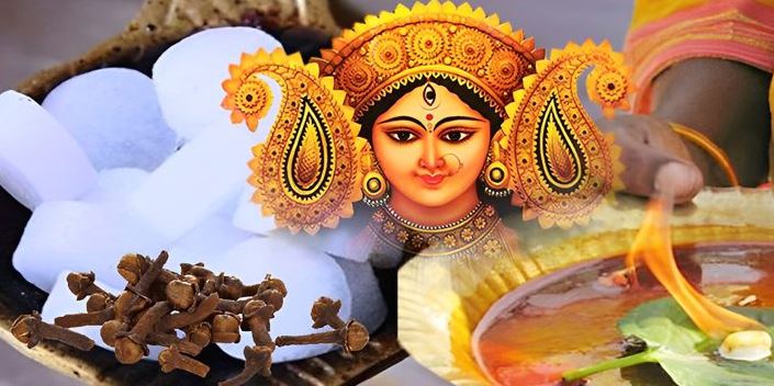 Navratri Ke Totke : नवरात्रि में  मां दुर्गा  को प्रसन्न करने के लिए करें कपूर के उपाय,मां दुर्गा की पूजा का संपूर्ण फल मिलेगा