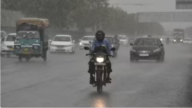 Weather Update: राजधानी लखनऊ समेत कई जिलों में झमाझम बारिश, मौसम विभाग ने जारी किया अलर्ट