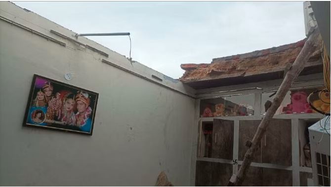 Big Accident in Agra : खेरागढ़ में मकान की छत गिरी, मलबे में दबने से दो बच्चों की मौत, मचा कोहराम