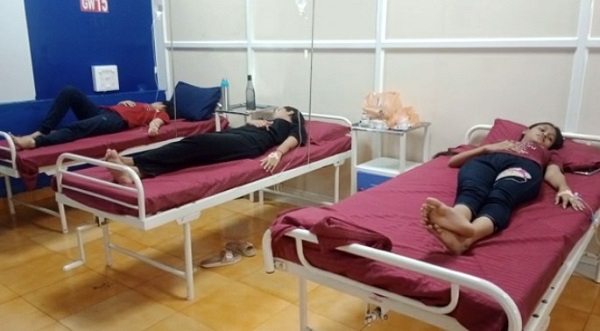 मध्यप्रदेश: हॉस्टल का खाना खाकर 20 छात्राएं हुई बीमार, अस्पताल में कराया गया भर्ती