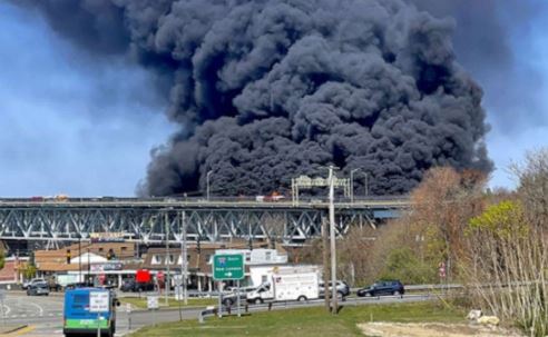 London Bridge tanker blast: लंदन ब्रिज पर ईंधन से भरे टैंकर में धमाका, एक शख्स की मौत, कई घायल