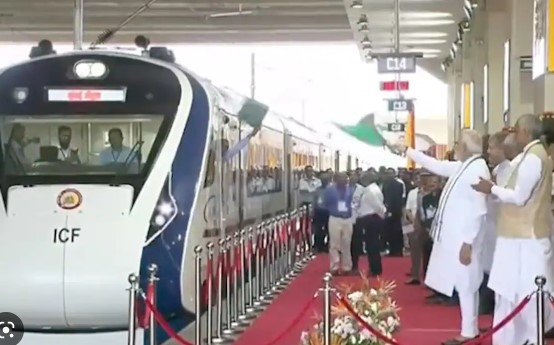 PM Modi Kerala Visit: पीएम मोदी आज केरल में वंदे भारत ट्रेन को दिखाएंगे हरी झंडी, जाने क्या रहेगा उनका पूरा शेड्यूल