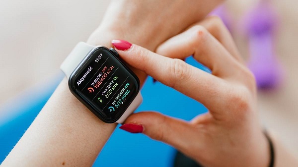 SmartWatch: स्मार्टवॉच लेने की सोच रहे हैं तो ये हैं आपके लिए सबसे सस्ती और अच्छी SmartWatch