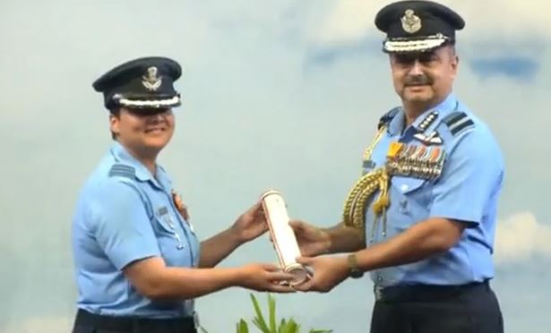 Wing Commander Deepika Misra: विंग कमांडर दीपिका मिश्रा बनीं वीरता पुरस्कार पाने वाली पहली महिला अफसर,रच दिया इतिहास