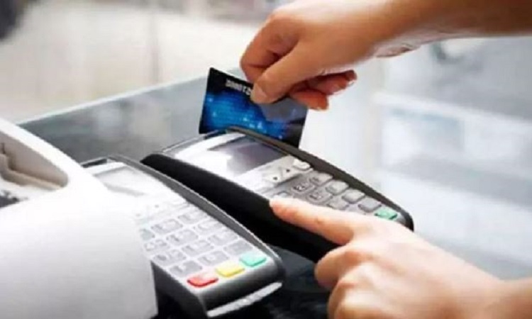 Credit Card: पैसे की जरूरत के अलावा क्रेडिट कार्ड से मिलते हैं ये फायदे, आप भी जानिए