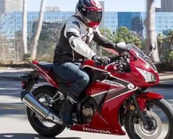 Honda CB300R Bike recalled: होंडा ने CB300R की 2,000 बाइक्स का किया रिकॉल, मोटरसाइकिल में पाई गई ये खराबी