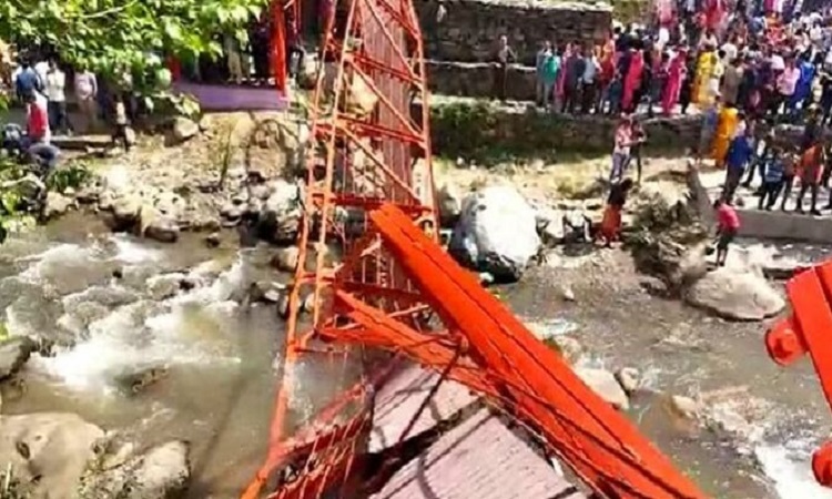 Jammu-Kashmir News: बैसाखी मेले के दौरान बड़ा हादसा, पुल टूटने से 50 से ज्यादा लोग घायल