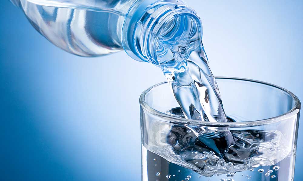 Pani ke Totke : एक ग्लास पानी बदल सकती है आप की किस्मत, इस तरह करें टोटका