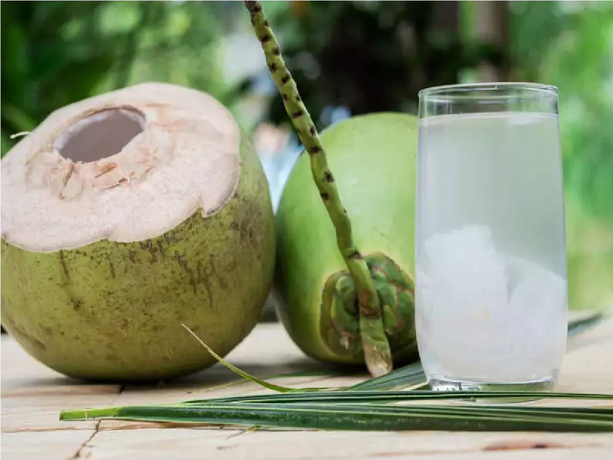 Benefits Of Coconut Water: गर्मी के मौसम में जरूर पीएं नारियल का पानी, जाने इसके फायदें