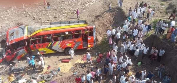 Big Accident: मध्यप्रदेश के खरगोन में बड़ा हादसा, पुल से गिरी बस, दस की मौत, कई घायल