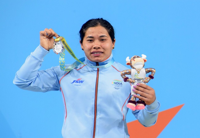 Asian Weightlifting Championship : Silver medalist बिंदियारानी, बोलीं-कोई उन्हें उनका पुराना वाला गांव और मणिपुर लौटे दे