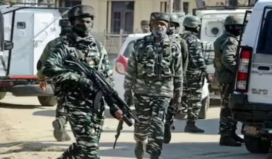 जम्मू-कश्मीर के बारामूला में पुलिस ने 2 दहशतगर्दों को मार गिराया, इनके पास से कई हथियार बरामद