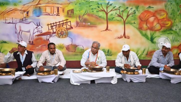 Chhattisgarh CM Bhupesh Bore Basi : छत्तीसगढ़ के CM भूपेश ने खाया बोरे बासी, धूमधाम से मनाया जा रहा है तिहार