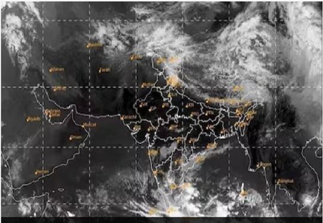 Cyclone ‘Mocha’ : बंगाल की खाड़ी में तूफान ‘मोचा’ ने पकड़ी रफ्तार, IMD ने इन राज्यों के लिए भारी बारिश का अलर्ट जारी किया