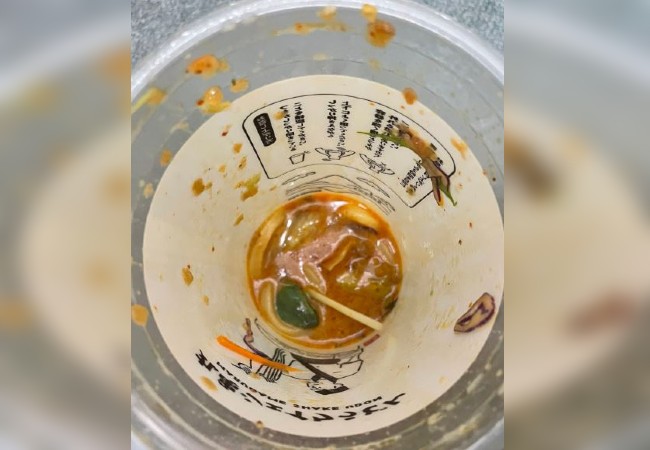 Frog Suddenly Found in Noodle: रेस्टोरेंट में नूडल खा रहे व्यक्ति के बाउल से अचानक फूदकने लगा मेंढक