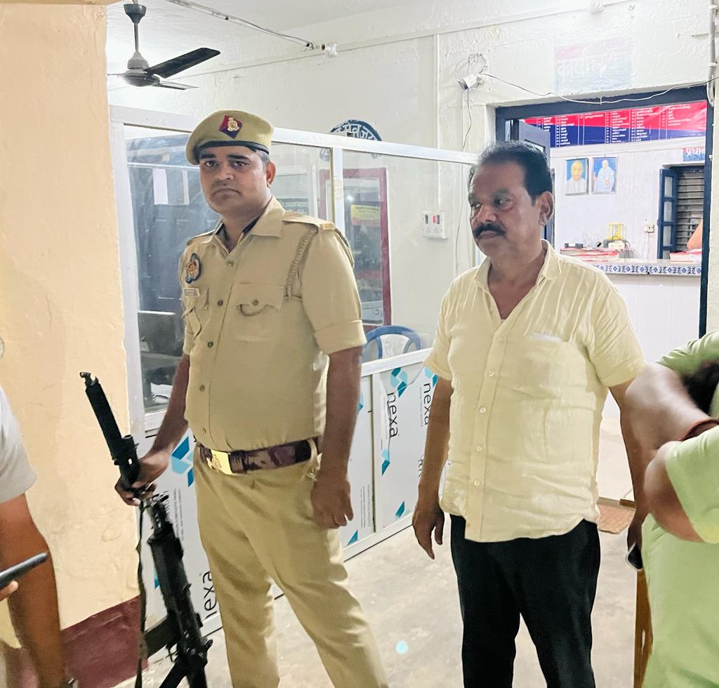 नौतनवा:निर्दलीय प्रत्याशी गुड्डू खान पुलिस हिरासत में,कपड़ा रुपया बांटने का आरोप