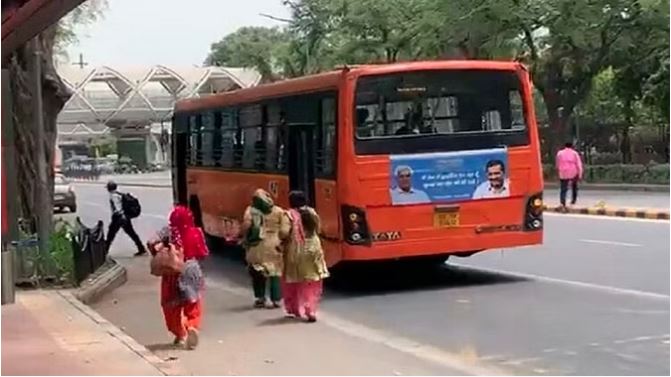 Delhi News : महिलाओं के लिए बस न रोकना ड्राइवर को पड़ा भारी, सीएम केजरीवाल के आदेश पर हुआ सस्पेंड
